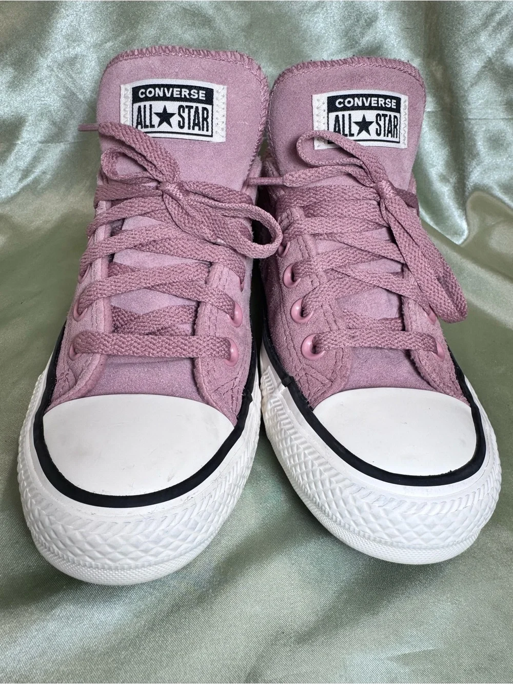 Converse Suede Leather Pink Low Top All Star Sneakers, Woman’s size 7, NWOB